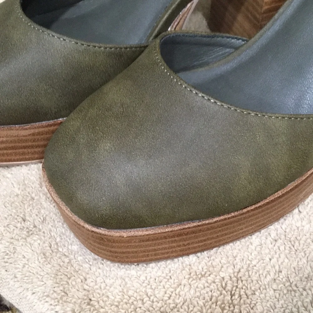 House of Harlow 1960 Olive Green Platform Ankle-Strap Heels Boho Chic Luxury 7.5